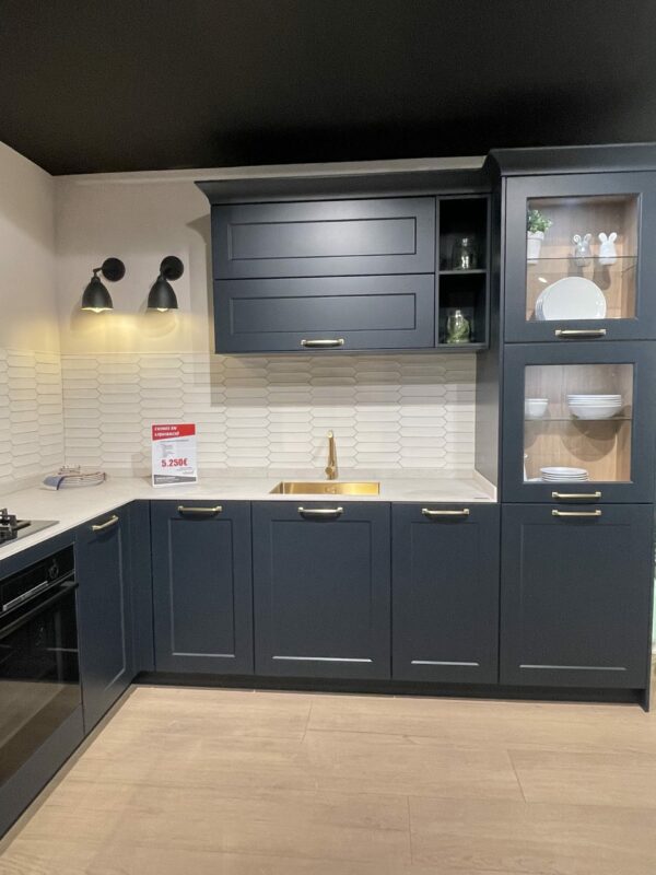 Cocina azul completa en liquidación con electrodomésticos - Imagen 3